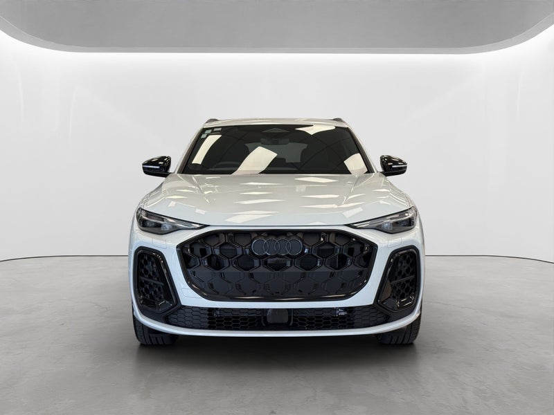 2026 Audi Q5 e-hybrid S-Line image 2