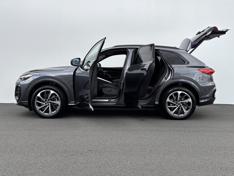 2026 Audi Q5 e-hybrid S line image 2