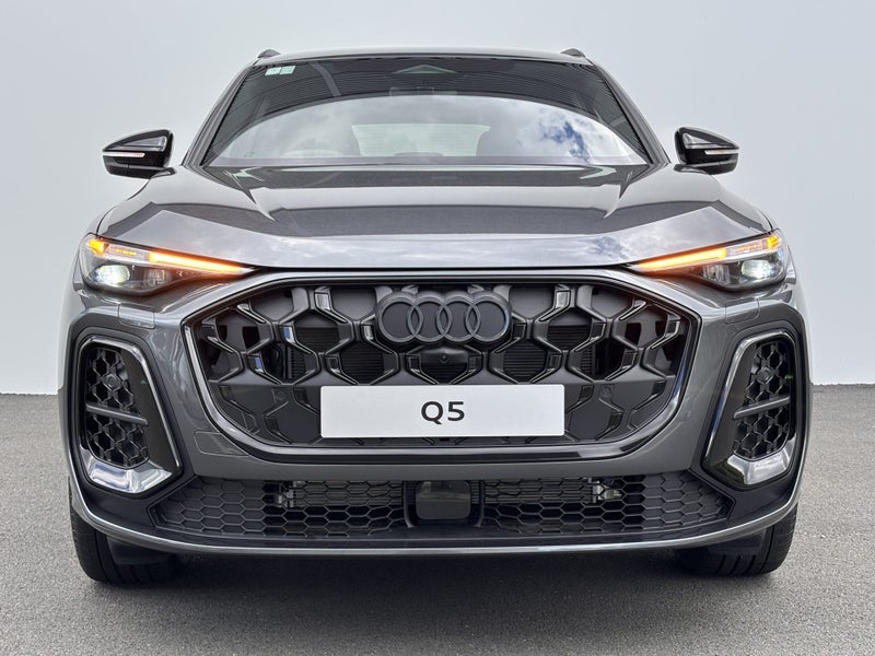 2026 Audi Q5 e-hybrid S line image 3