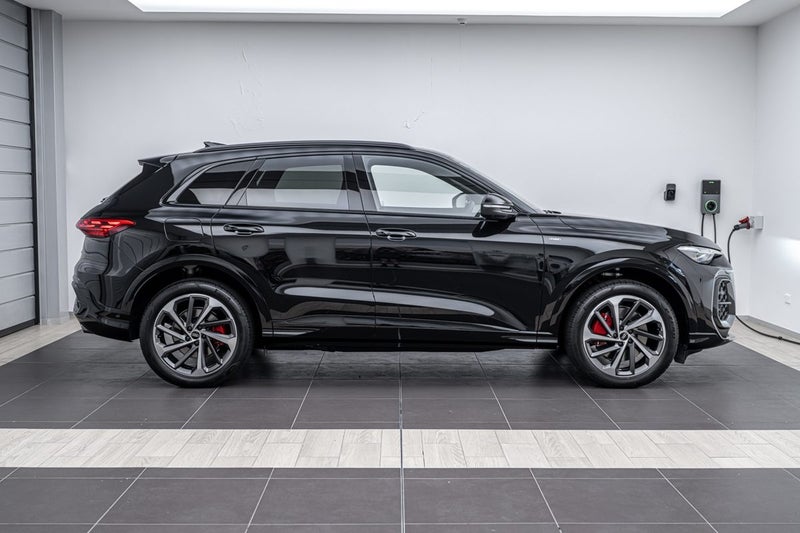 2026 Audi Q5 E-HYBRID S LINE image 2