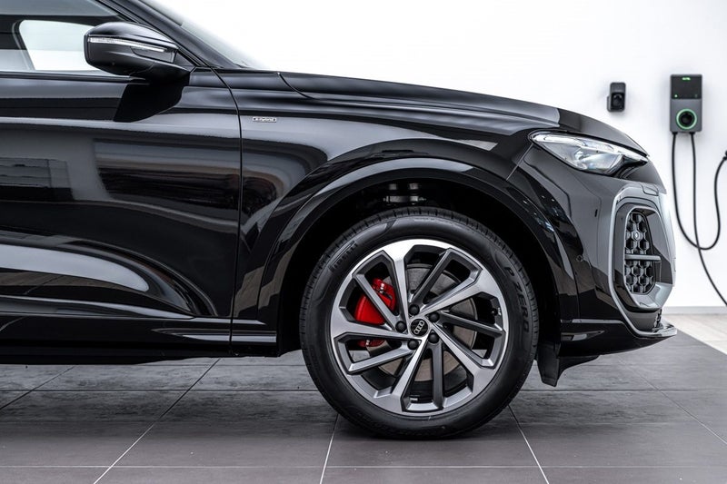 2026 Audi Q5 E-HYBRID S LINE image 3