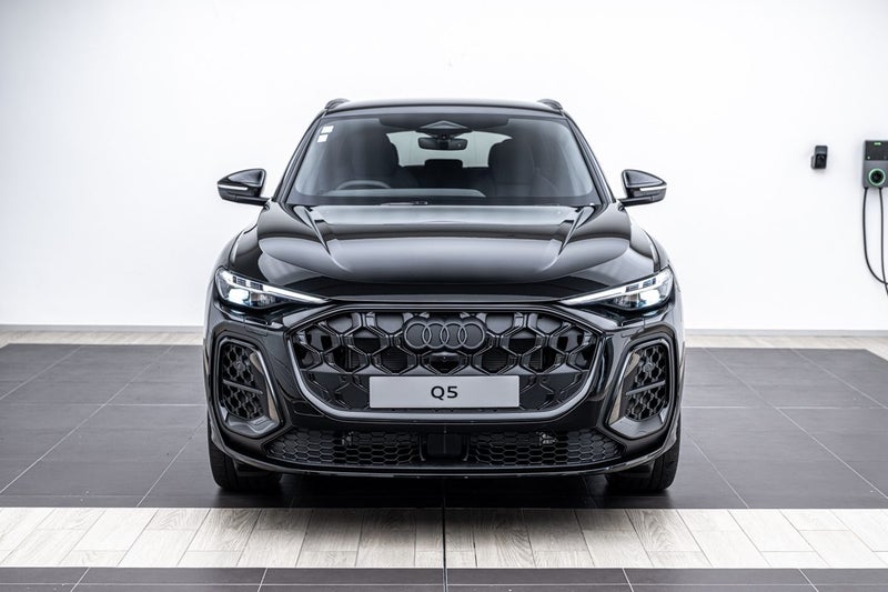 2026 Audi Q5 E-HYBRID S LINE image 4