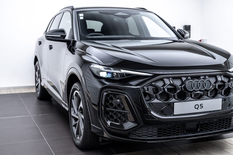 2026 Audi Q5 E-HYBRID S LINE image 5