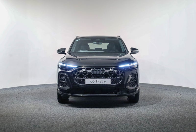 2026 Audi Q5 S-line e-hybrid 220kW quattro image 2