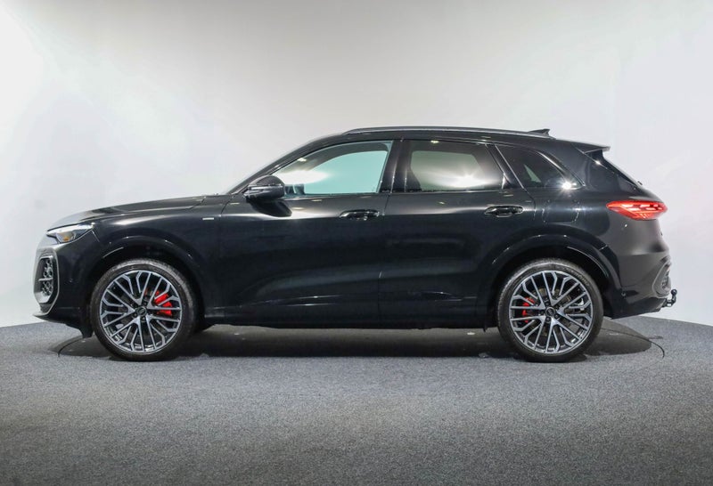 2026 Audi Q5 S-line e-hybrid 220kW quattro image 3