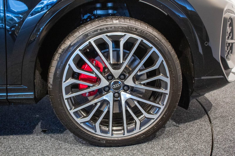 2026 Audi Q5 S-line e-hybrid 220kW quattro image 5