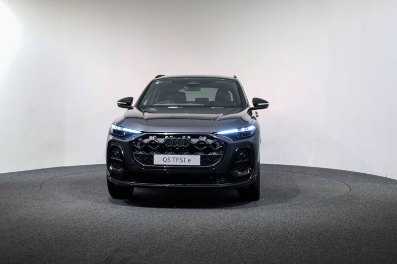 2026 Audi Q5 S-line e-hybrid 220kW quattro image 2