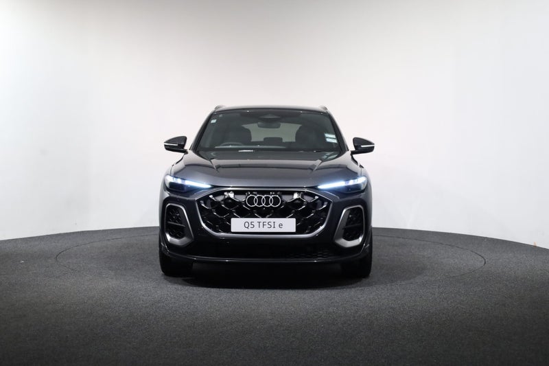 2026 Audi Q5 S-line e-hybrid 220kW quattro image 2