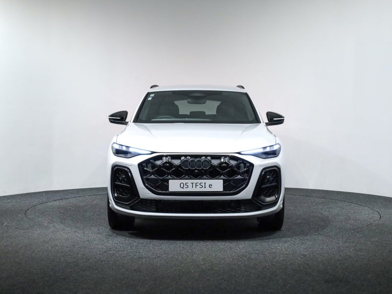 2026 Audi Q5 S-line e-hybrid 220kW quattro image 2