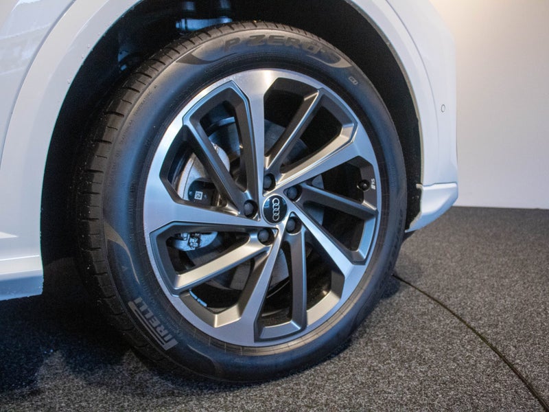 2026 Audi Q5 S-line e-hybrid 220kW quattro image 5