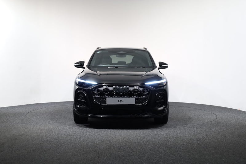 2026 Audi Q5 S-line e-hybrid 220kW quattro image 2