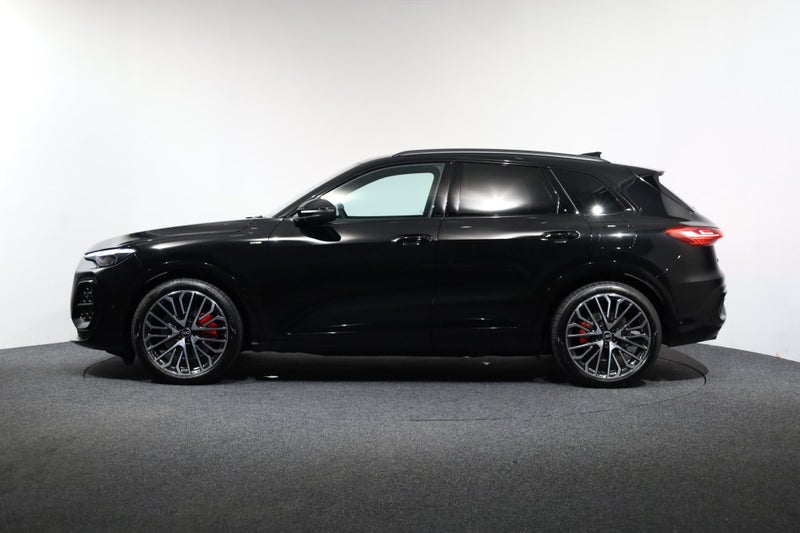 2026 Audi Q5 S-line e-hybrid 220kW quattro image 3