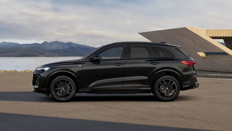 2026 Audi Q5 S-line TFSI MHEV+ 150kW quattro image 2