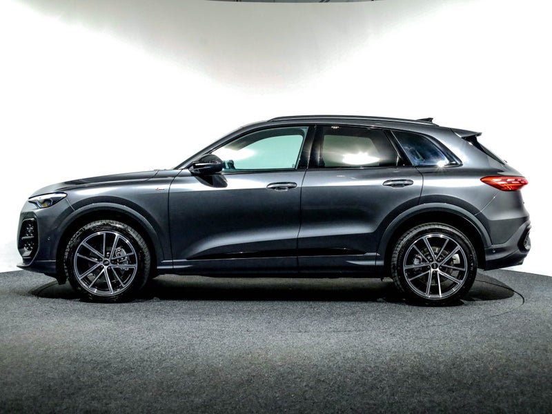 2026 Audi Q5 S-line TFSI MHEV+ 150kW quattro image 3