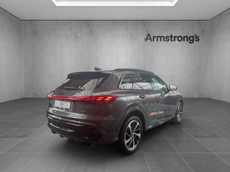 2026 Audi Q5 S Line TFSI MHEV quattro image 3