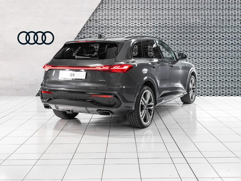 2026 Audi Q5 S Line TFSI quattro image 3