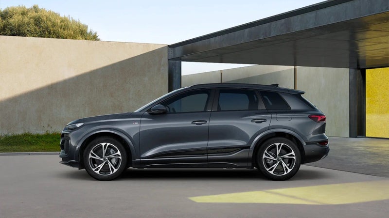 2026 Audi Q6 e-tron S-line 315kW quattro image 2