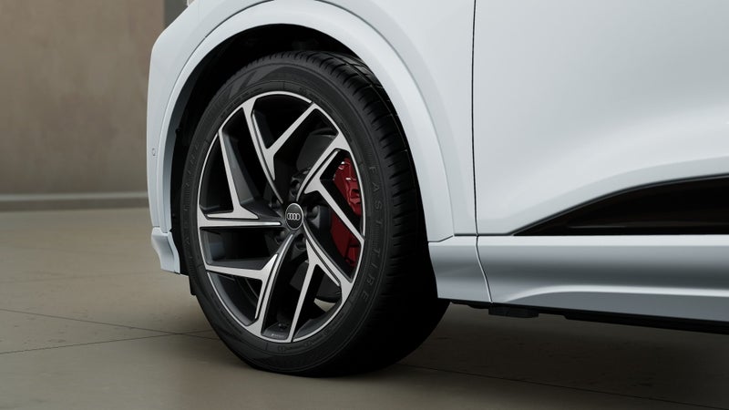 2026 Audi Q6 SQ6 SUV e-tron 360 kW image 4