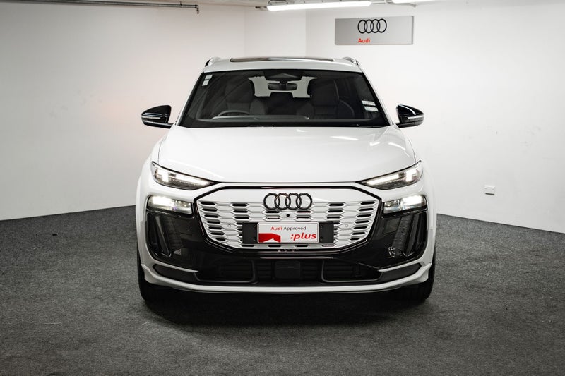 2026 Audi Q6 SUV e-tron quattro 285 kW image 2