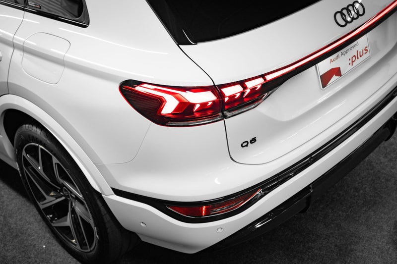 2026 Audi Q6 SUV e-tron quattro 285 kW image 5