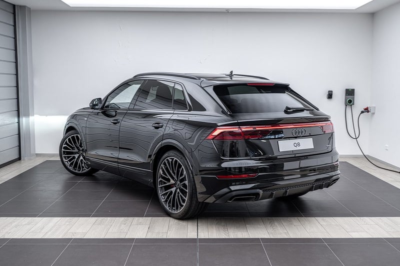 2026 Audi Q8 60 TFSI E image 3
