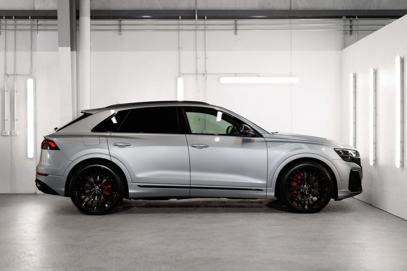 2026 Audi Q8 60 TFSI e image 3