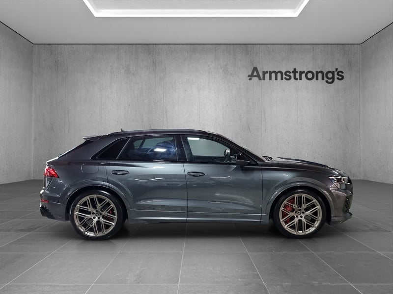 2026 Audi RS Q8 Performance image 3