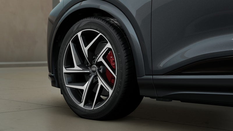 2026 Audi SQ6 SUV e-tron 360 kW image 5