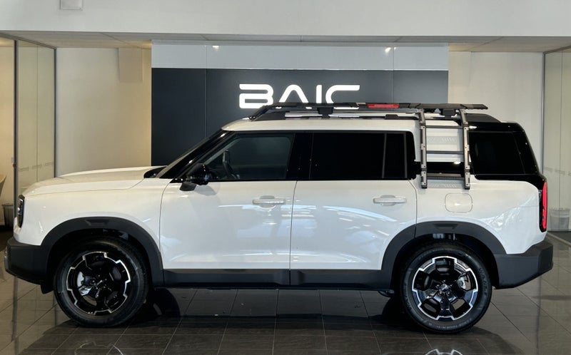2026 BAIC B30 Premium Adventure HEV image 3