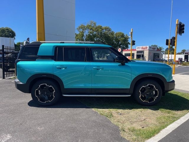 2026 BAIC B30 Premium Adventure HEV AWD Hybrid image 2