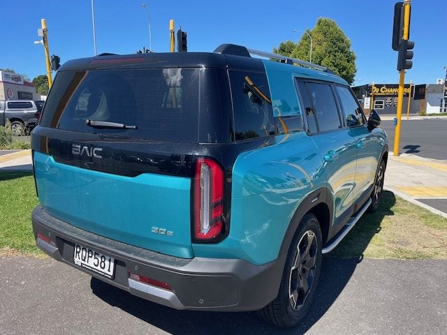 2026 BAIC B30 Premium Adventure HEV AWD Hybrid image 3