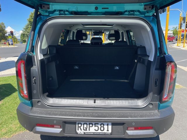 2026 BAIC B30 Premium Adventure HEV AWD Hybrid image 4