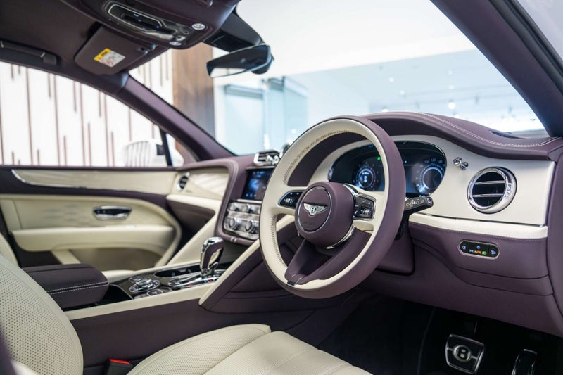 2026 Bentley Bentayga Azure, Extended Wheelbase image 2