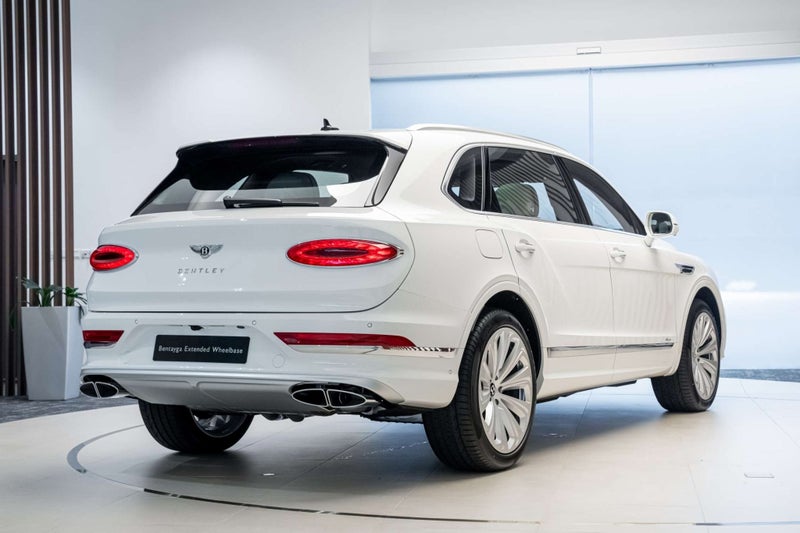 2026 Bentley Bentayga Azure, Extended Wheelbase image 3