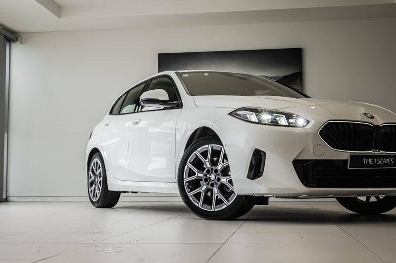 2026 BMW 1 Series 120 Hatch image 2