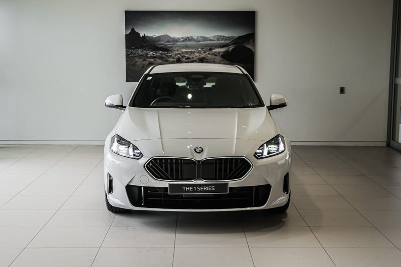 2026 BMW 1 Series 120 Hatch image 4