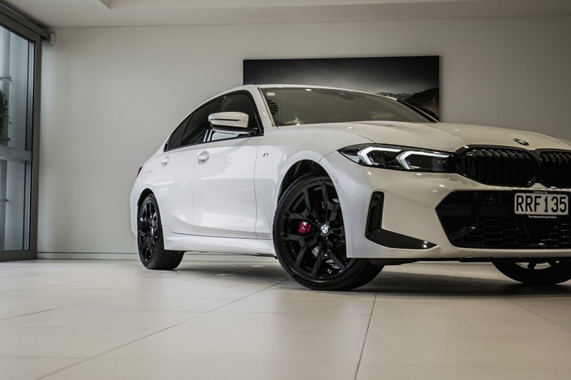 2026 BMW 320i Sedan image 2