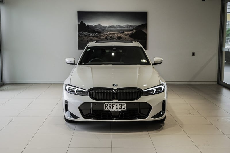 2026 BMW 320i Sedan image 4