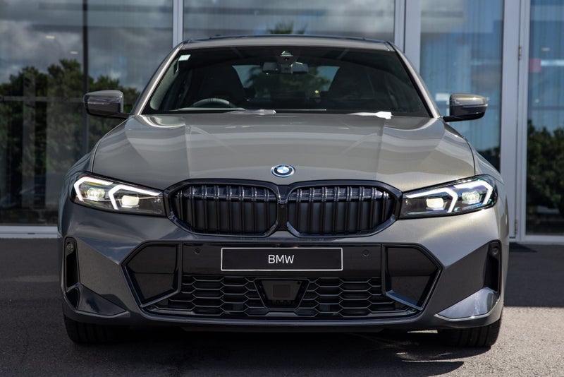 2026 BMW 330e 330e plug-in hybrid image 2