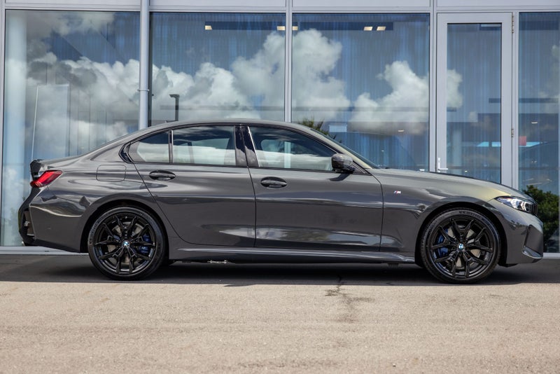 2026 BMW 330e 330e plug-in hybrid image 4