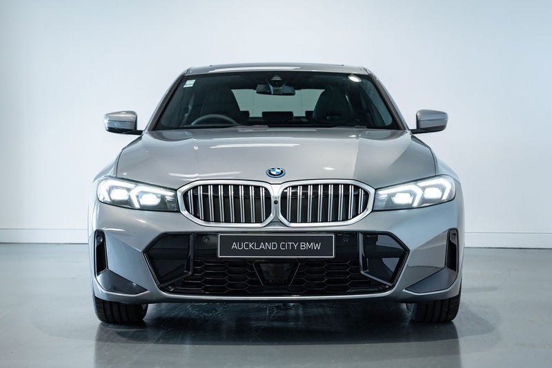 2026 BMW 330e Plug-In Hybrid image 4