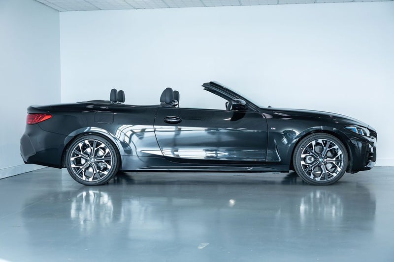 2026 BMW 420i Convertible image 3