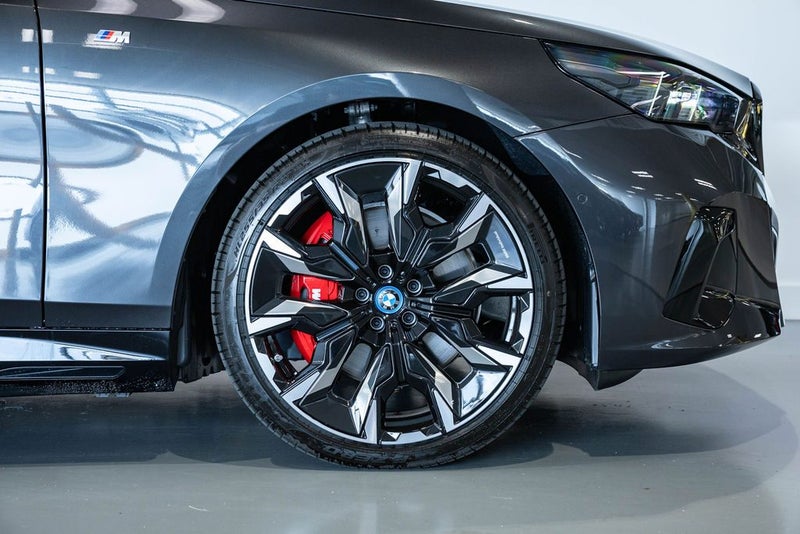 2026 BMW 550e xDrive image 2