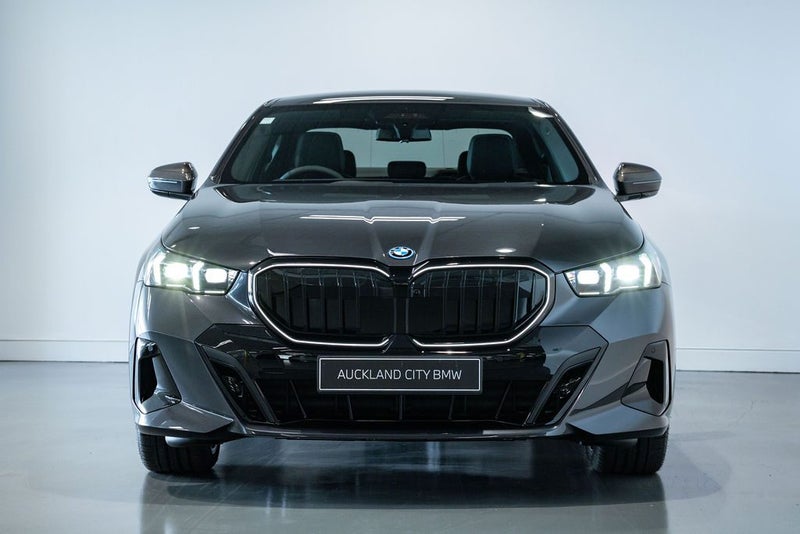 2026 BMW 550e xDrive image 4
