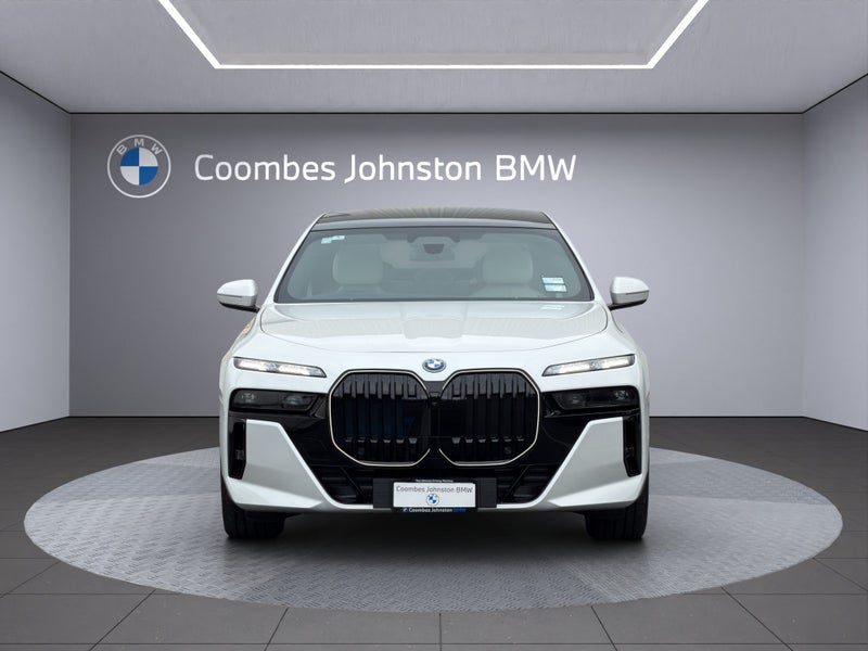 2026 BMW 750e xDrive M Sport Pro image 2