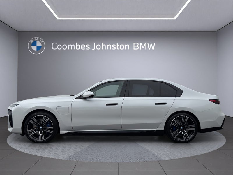 2026 BMW 750e xDrive M Sport Pro image 3