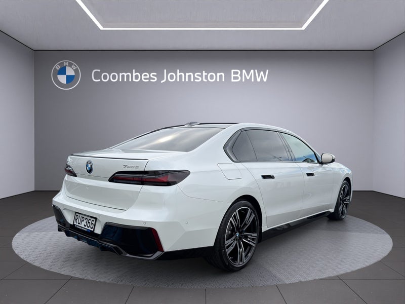 2026 BMW 750e xDrive M Sport Pro image 5