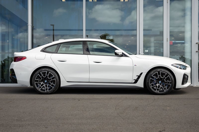 2026 BMW i4 i4 edrive40 image 3