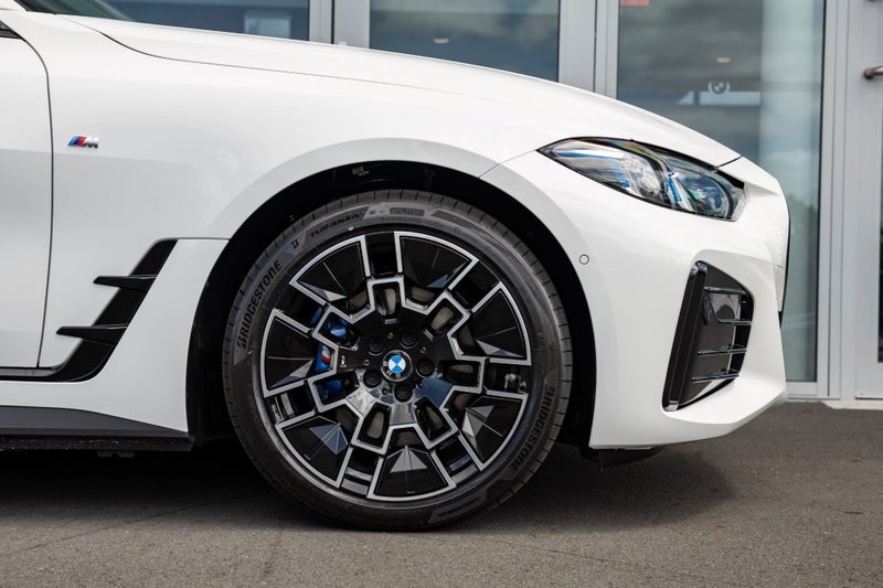 2026 BMW i4 i4 edrive40 image 4