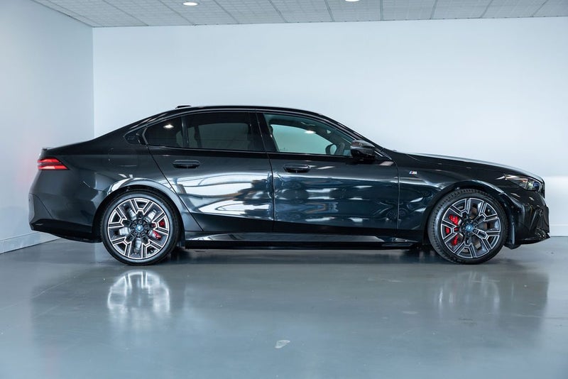 2026 BMW i5 M60 Xdrive image 4